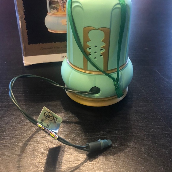 Wizard of Oz Hallmark Vintage Keepsake Ornament - Picture 3 of 7